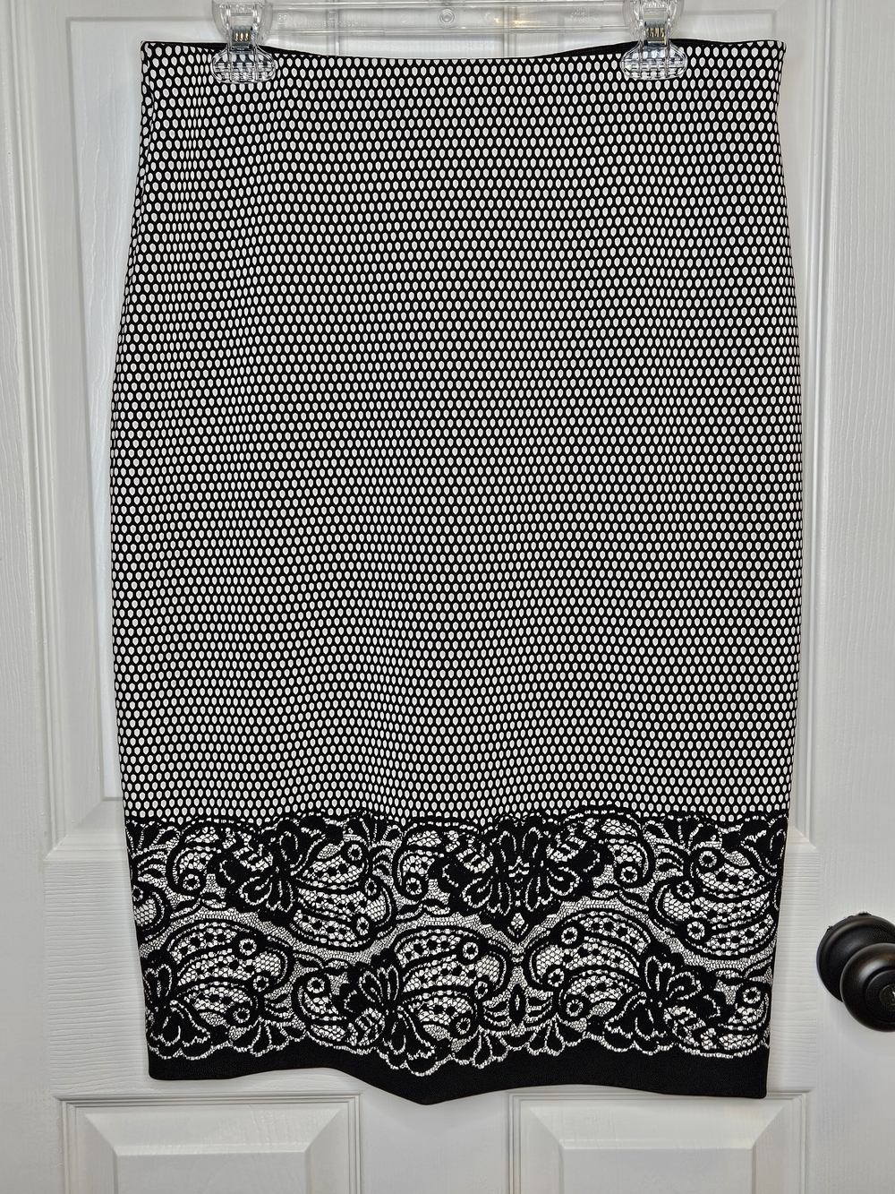 NWOT Alfani Black White Patterned Pencil Skirt Lace Look Border Size L